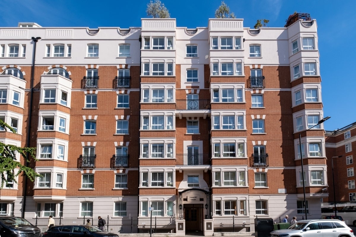 Flat Wrights Lane in Greater London