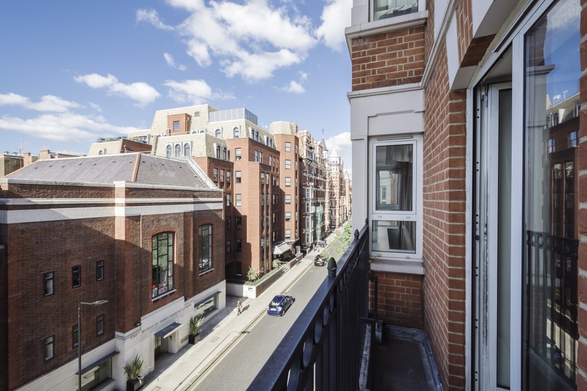 Flat Wrights Lane in Greater London