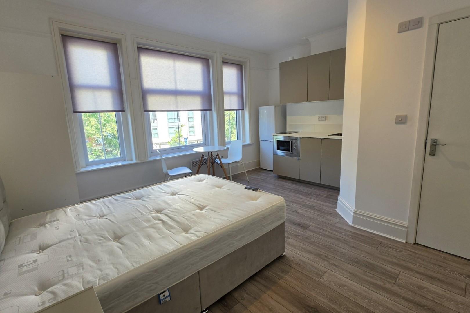 Flat New Broadway in London