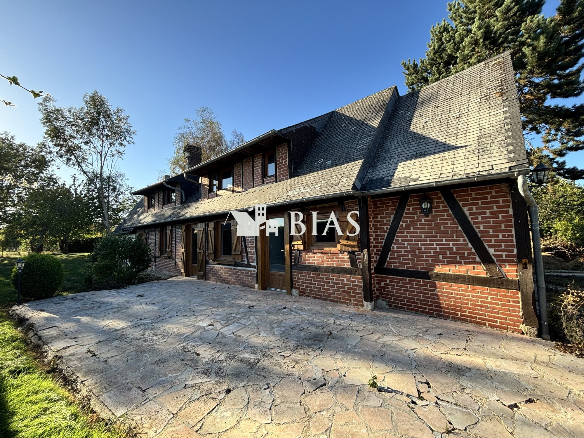 House Route des Mares in Sainte-Colombe-la-Commanderie