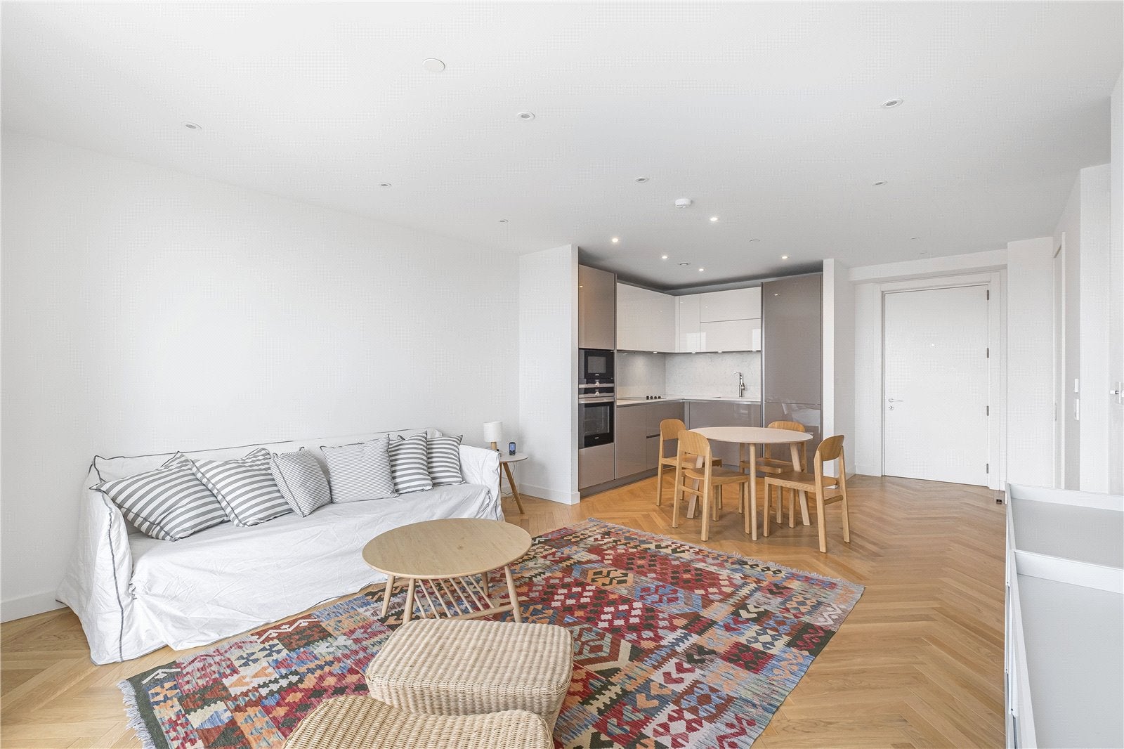 Flat Newington Causeway in Greater London