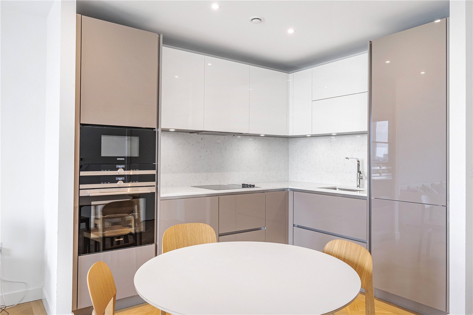 Flat Newington Causeway in Greater London