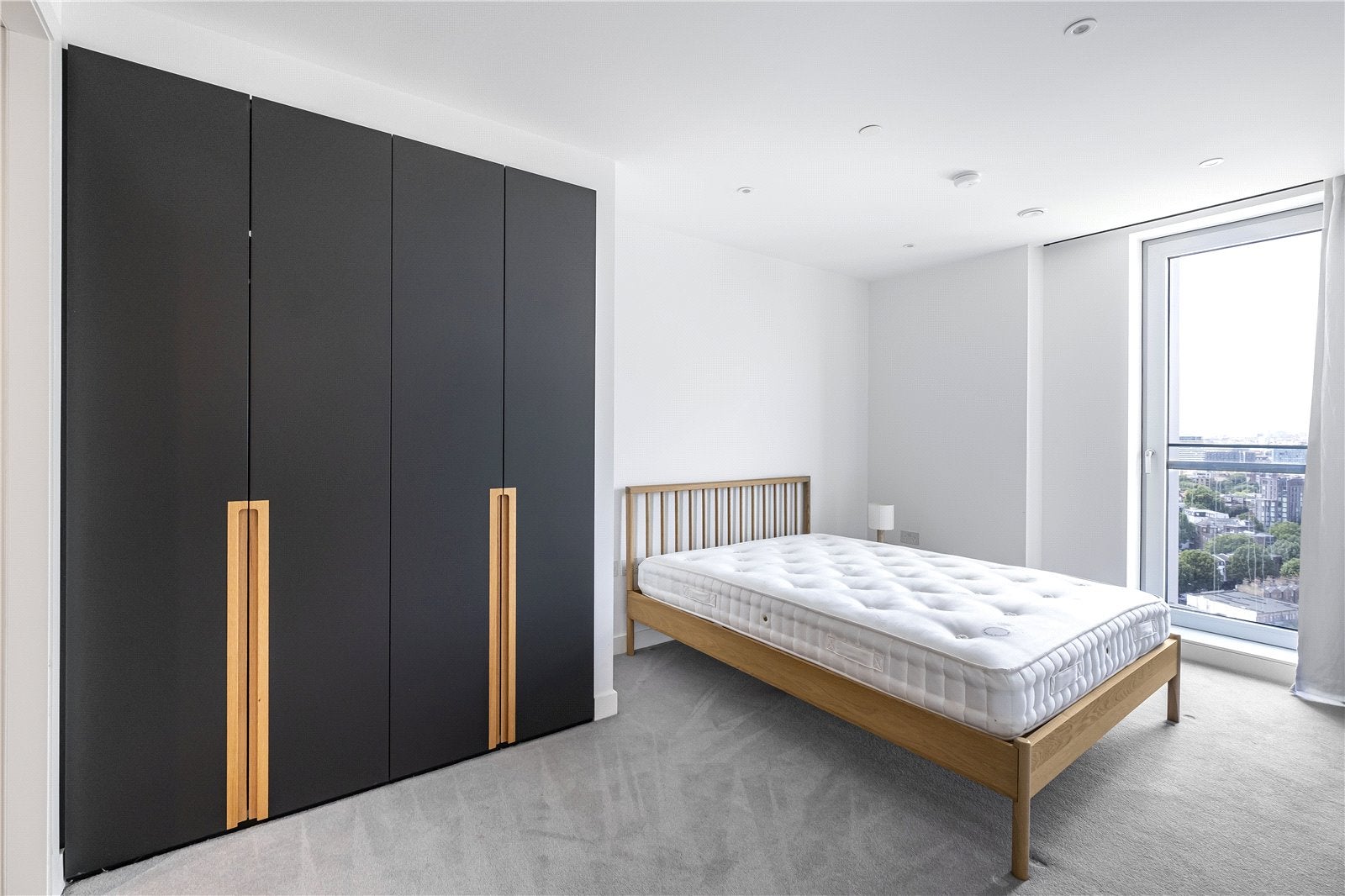 Flat Newington Causeway in Greater London