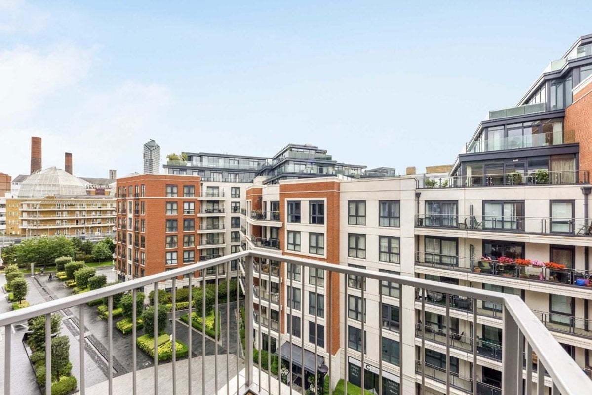 Flat Park Street in Greater London