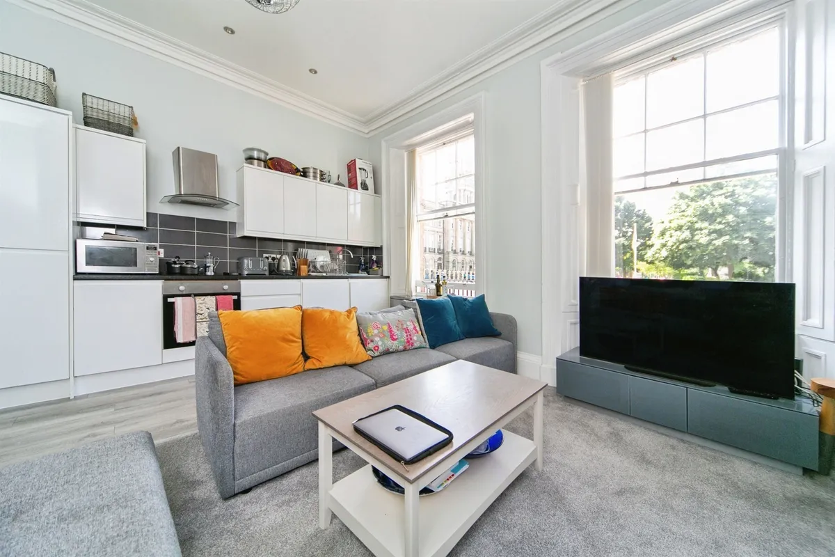 Flat Hamilton Square in Birkenhead