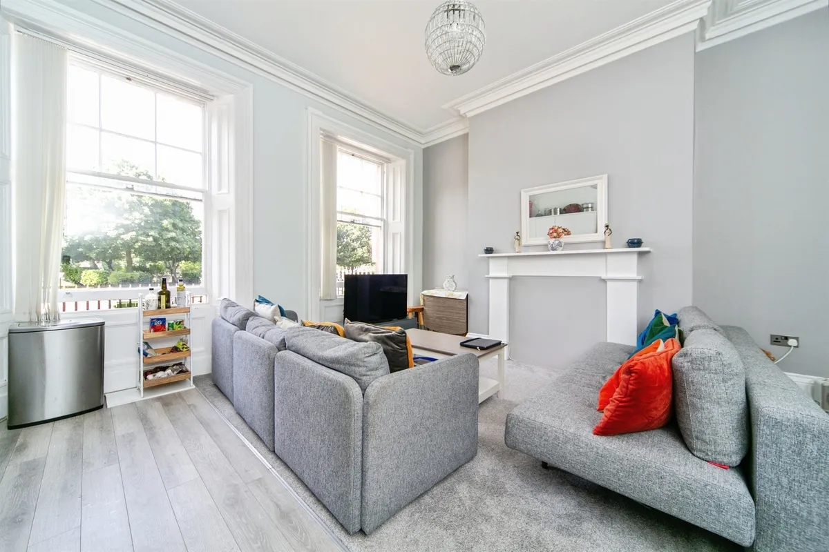 Flat Hamilton Square in Birkenhead