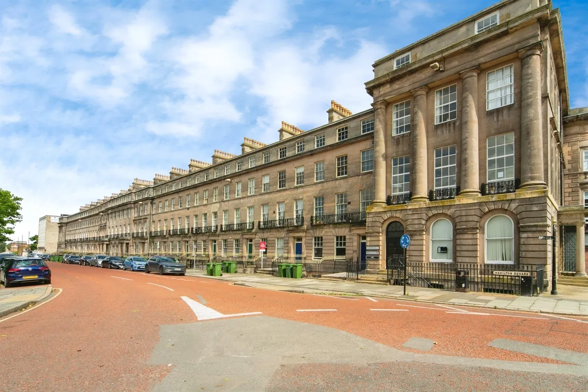 Flat Hamilton Square in Birkenhead