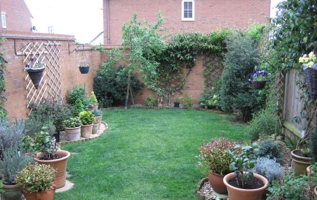 House Randall Close in Irthlingborough