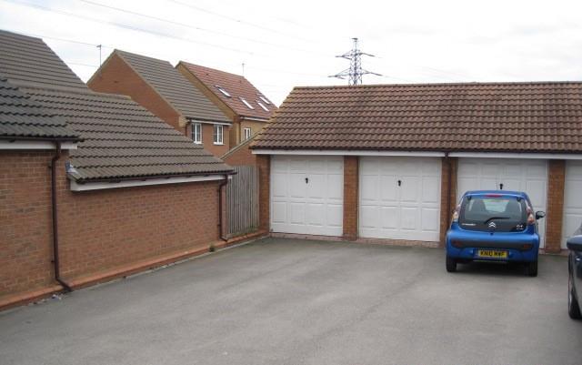 House Randall Close in Irthlingborough