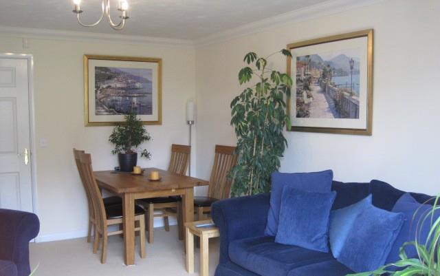 House Randall Close in Irthlingborough