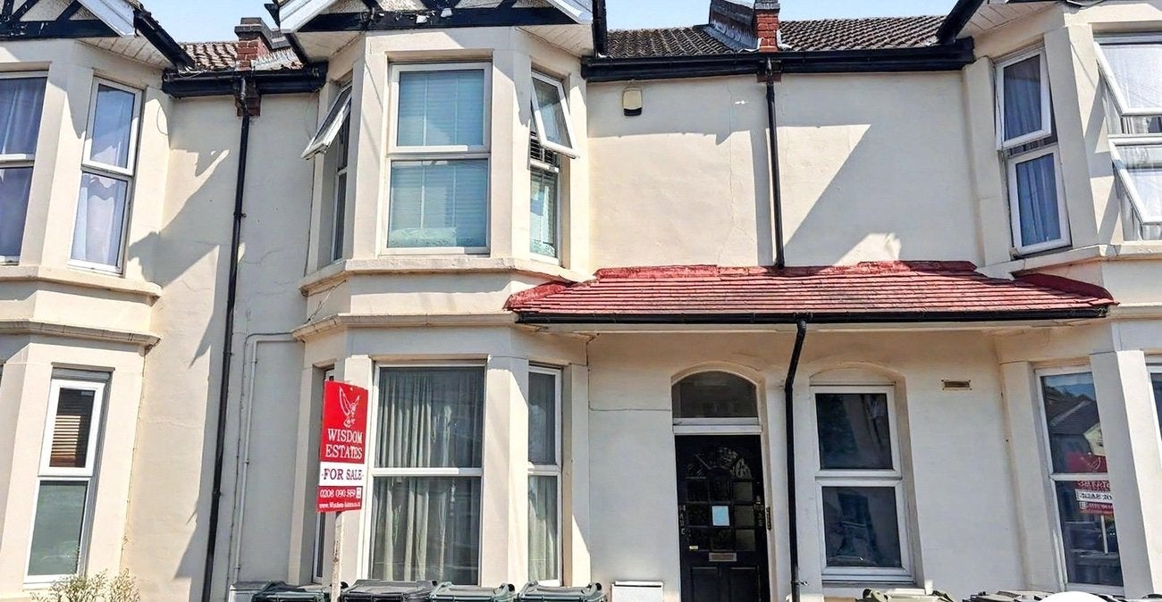 Flat Highfield Road in Dartford
