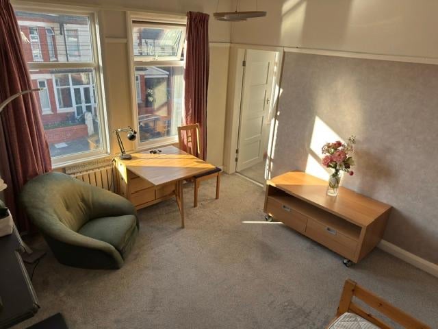Room Stoneby Drive in Wallasey