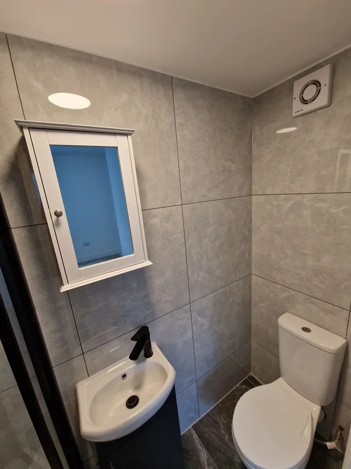 Flat Olive Road in Greater London