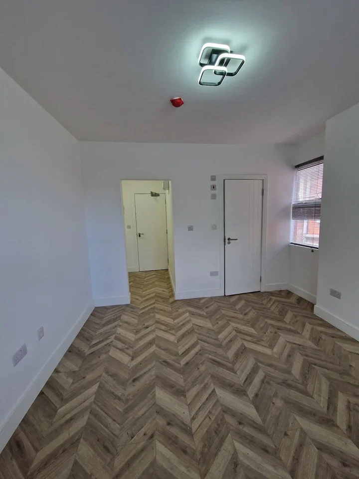 Flat Olive Road in Greater London