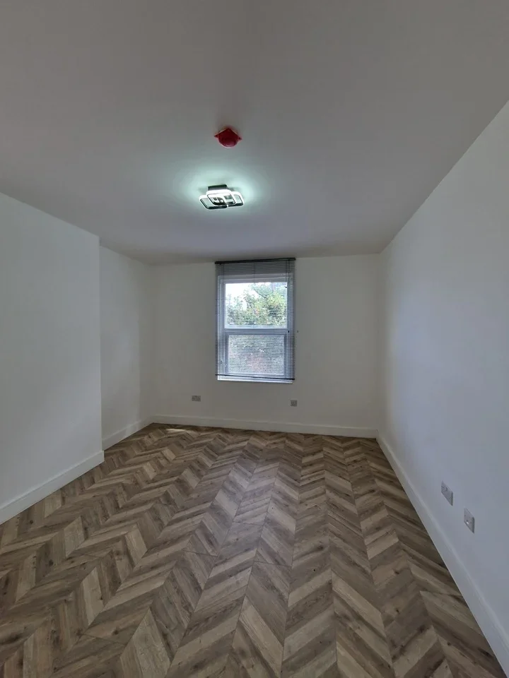 Flat Olive Road in Greater London