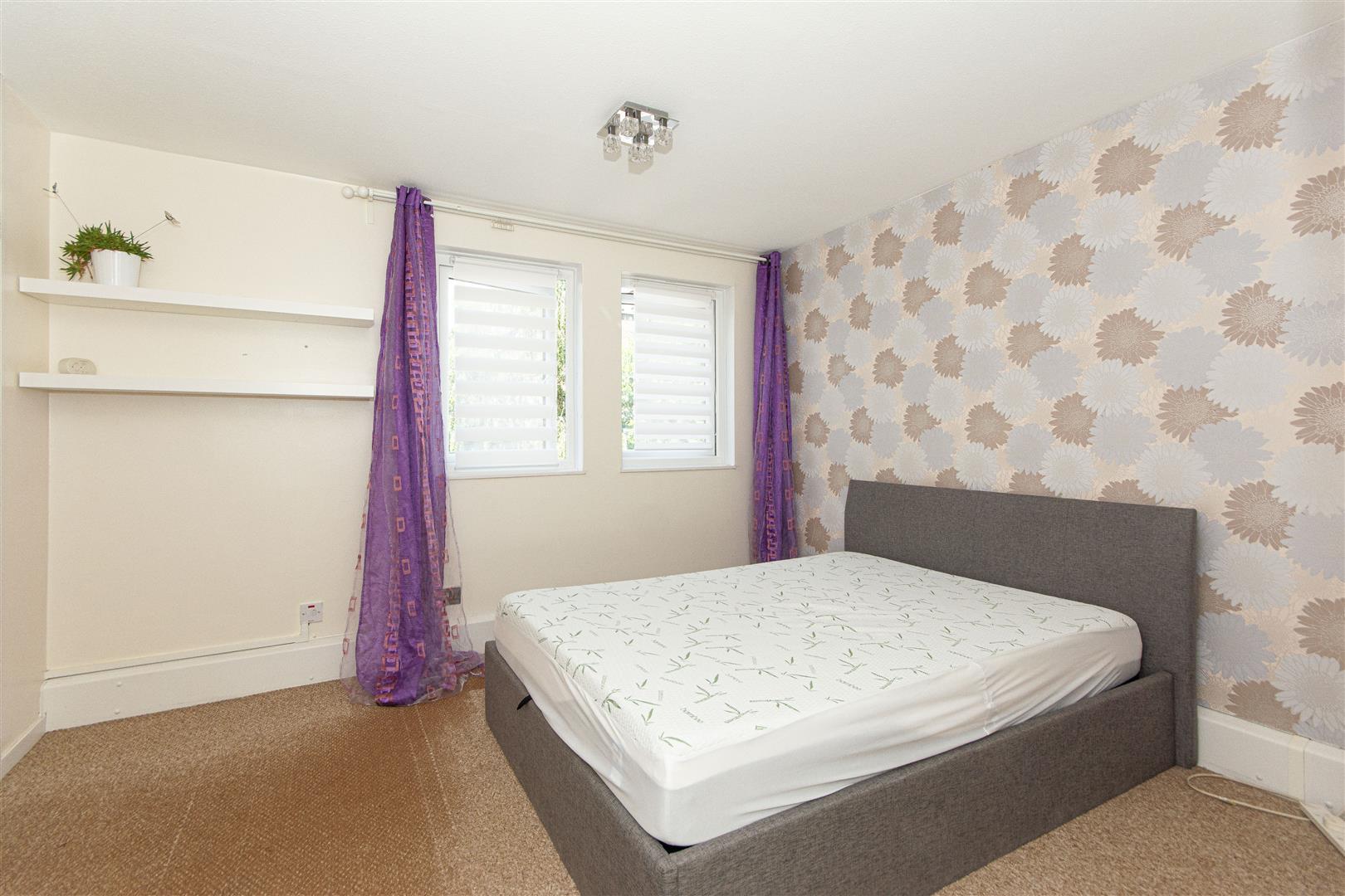 Flat Maysoule Road in Greater London