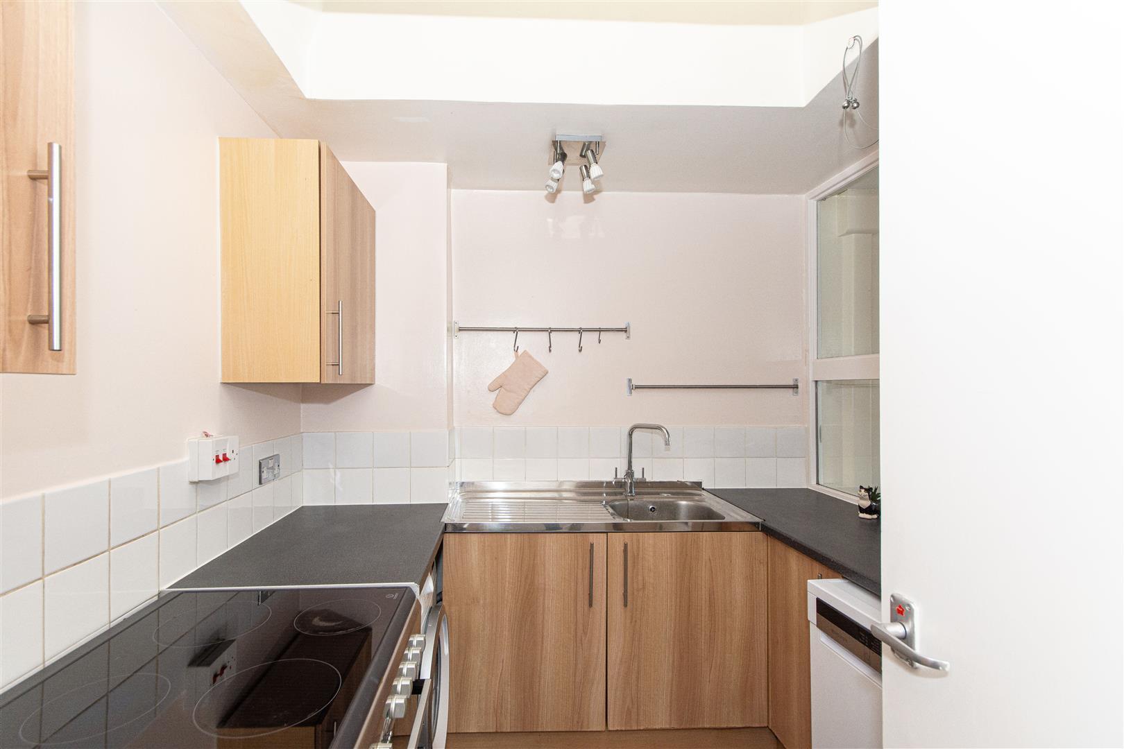 Flat Maysoule Road in Greater London