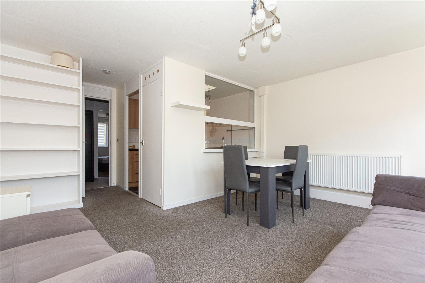 Flat Maysoule Road in Greater London
