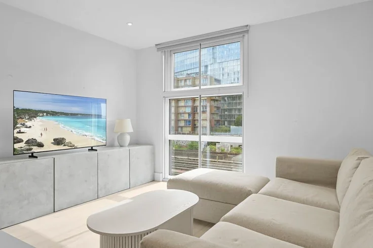 Flat Queenstown Road in Greater London