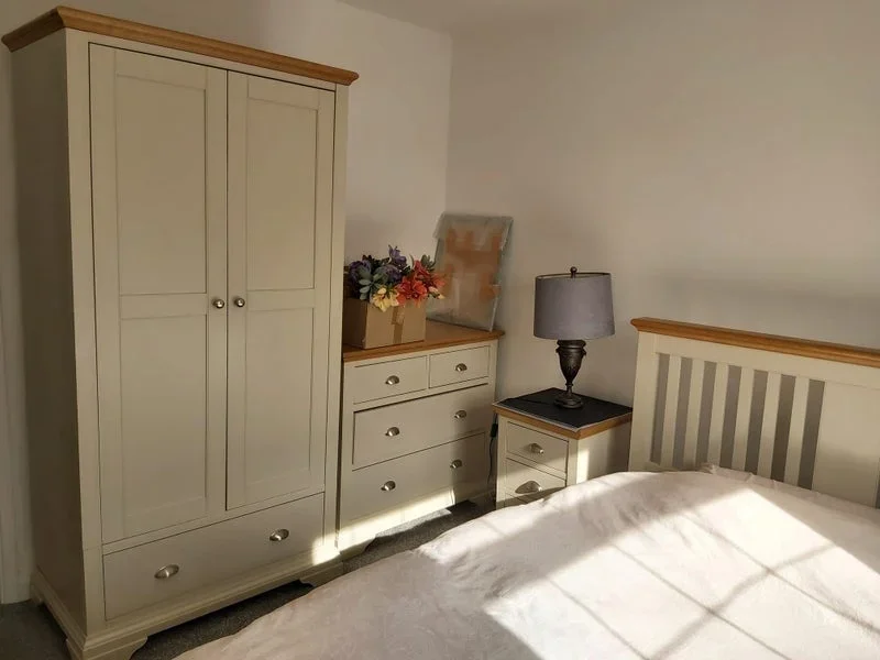 Room Palm Road in Greater London