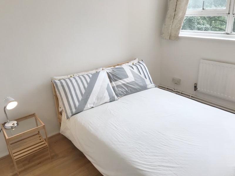 Room Keevil Drive in Greater London