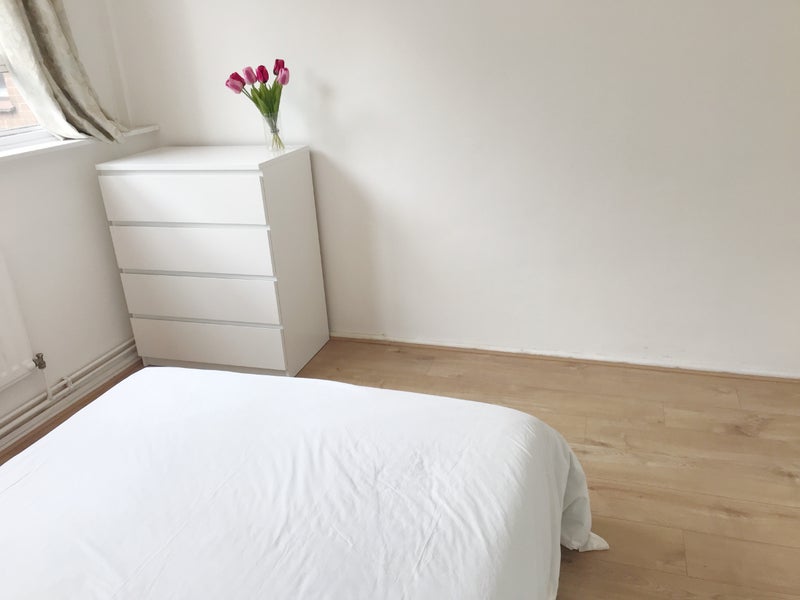Room Keevil Drive in Greater London
