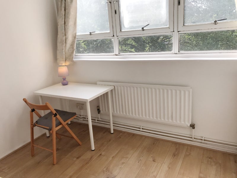 Room Keevil Drive in Greater London