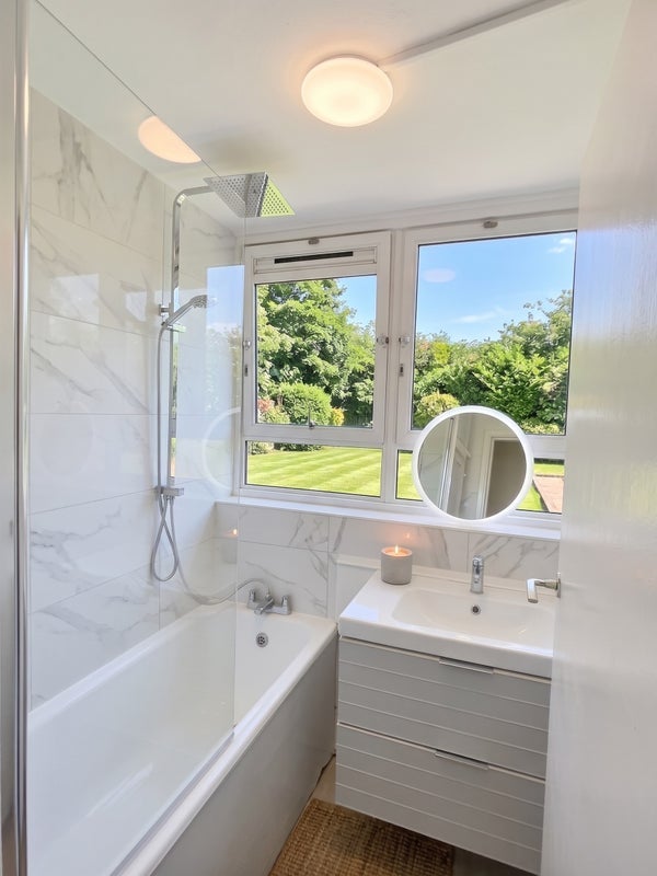 Room Keevil Drive in Greater London