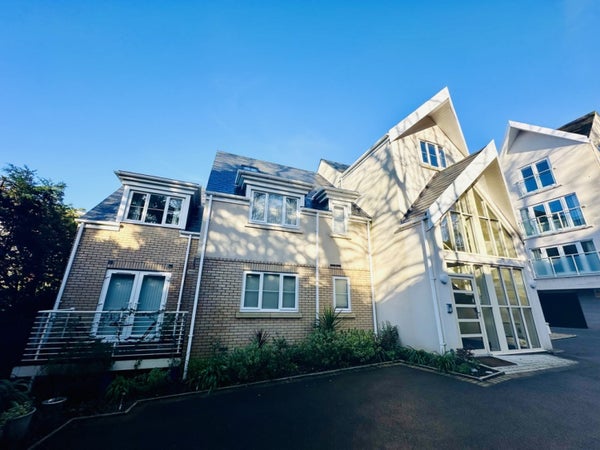 Flat Alton Road in Poole