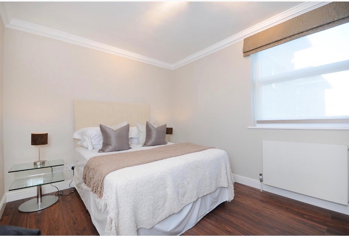 Flat Finchley Road in Greater London