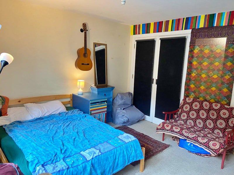 Room Pennywell Road in Bristol