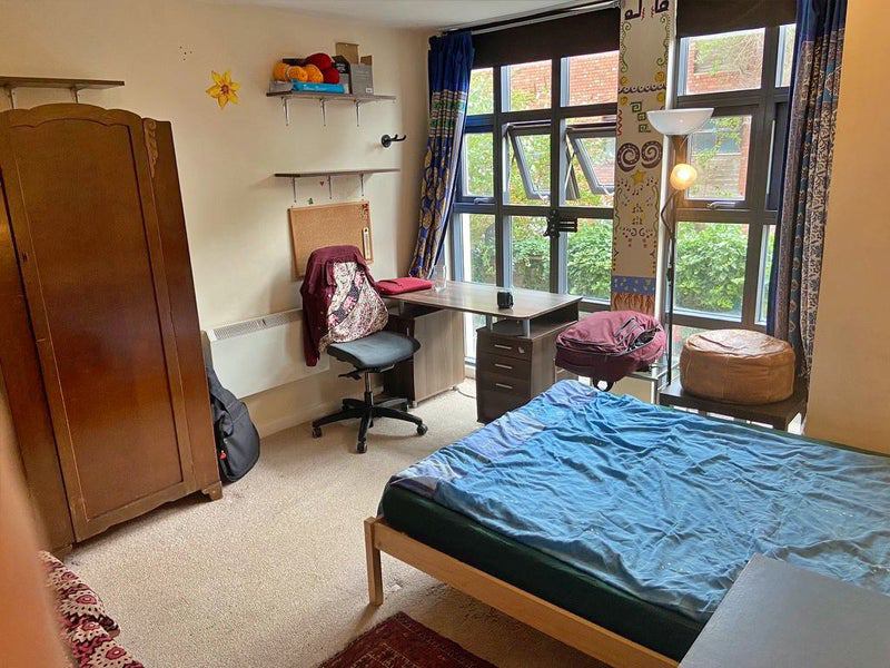 Room Pennywell Road in Bristol