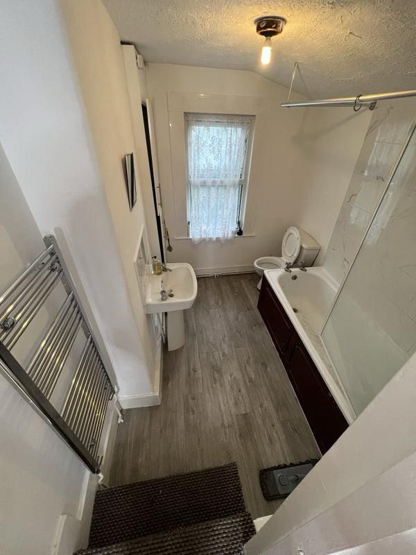 Room Shrubbery Road in Greater London