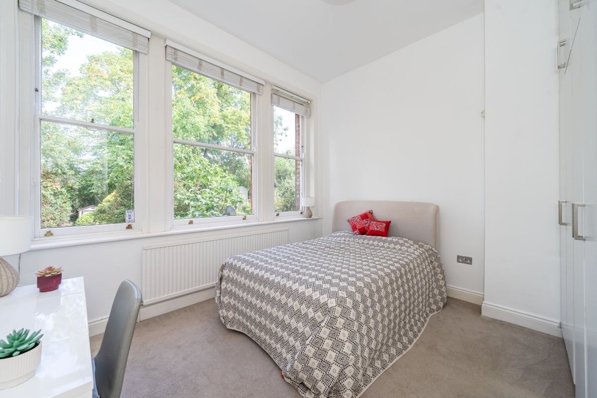 Flat Fordwych Road in Greater London