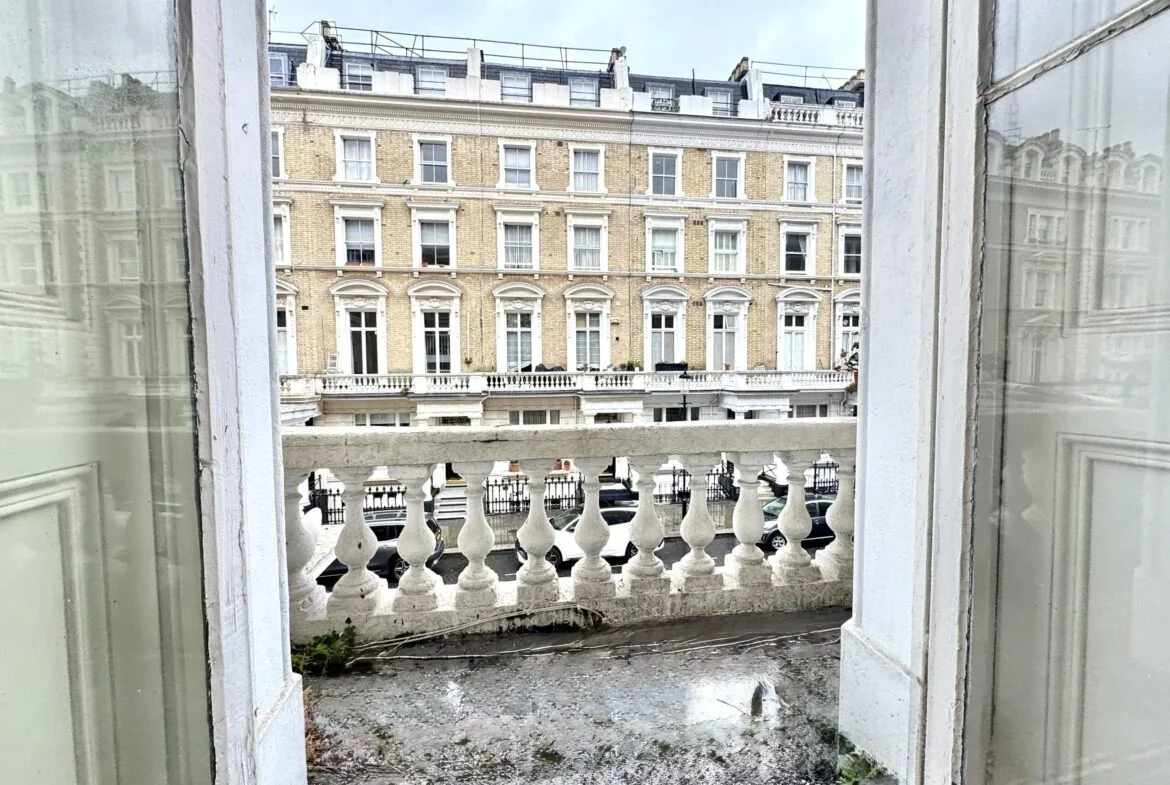 Flat Clanricarde Gardens in Greater London