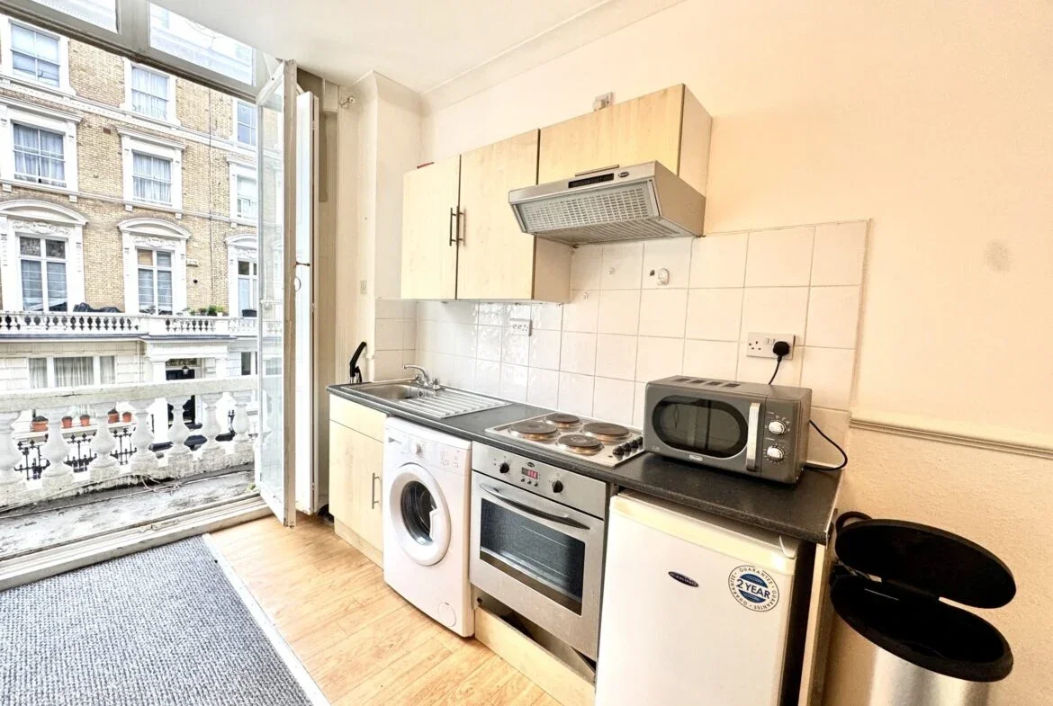 Flat Clanricarde Gardens in Greater London