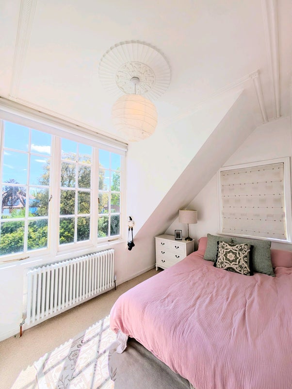 Room Marlborough Crescent in Greater London