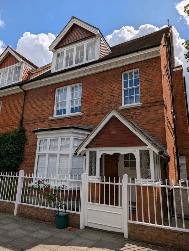 Room Marlborough Crescent in Greater London