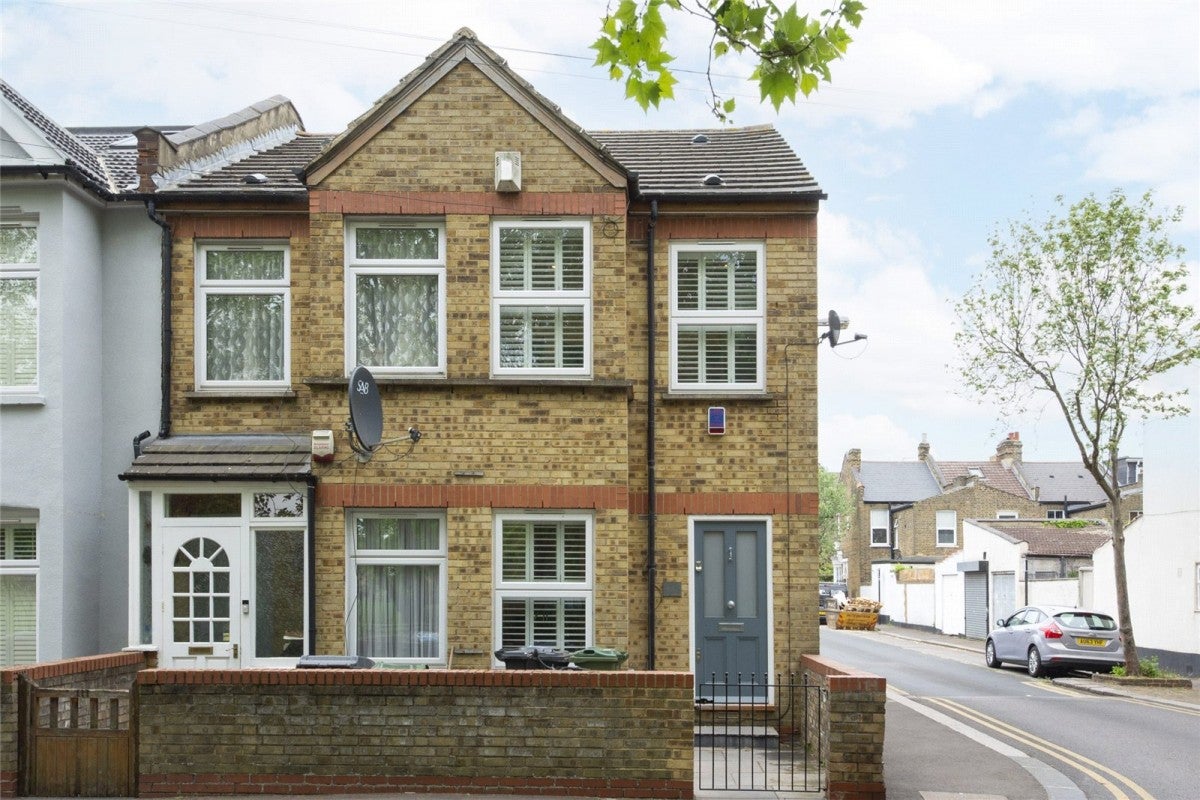 House Chelmsford Road in Greater London