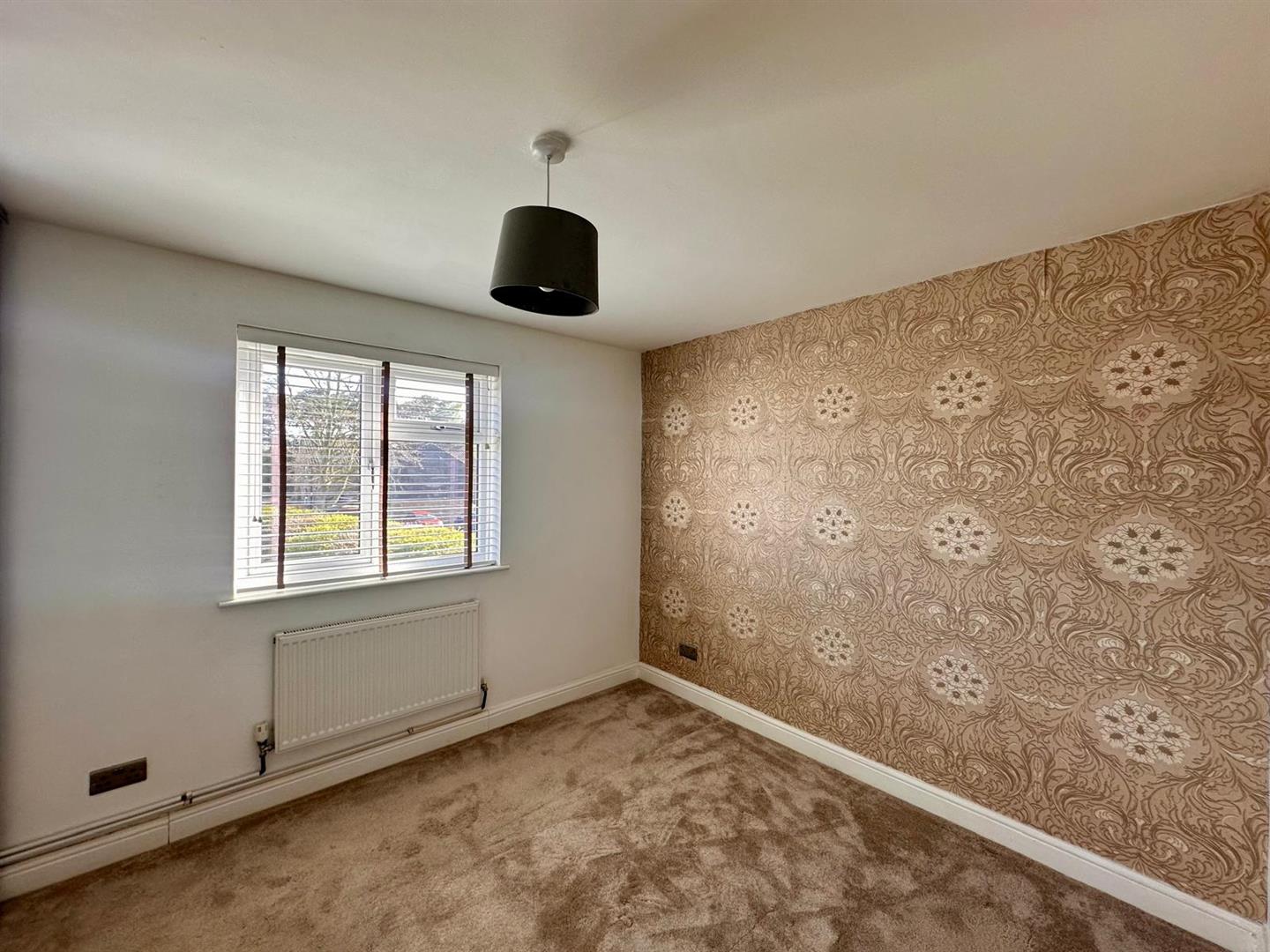 Flat Rectory Way in Ashford