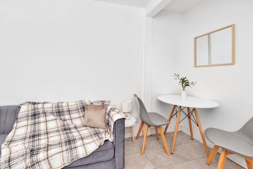 Room Beaver Road in Ashford