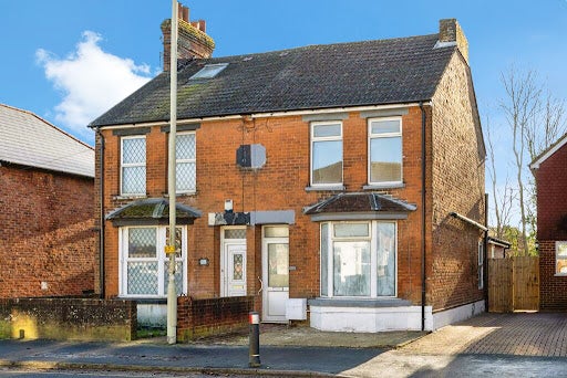 House Beaver Road in Ashford