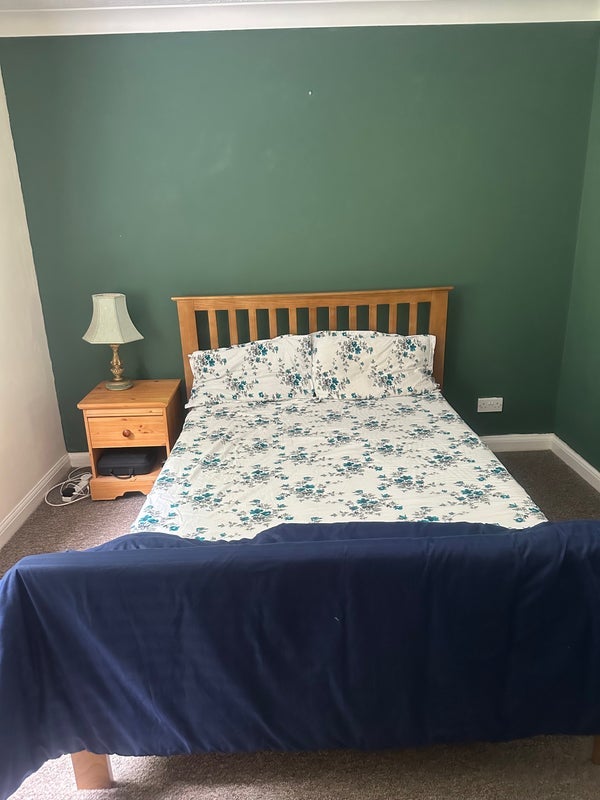 Room Hazel Way in Reigate and Banstead