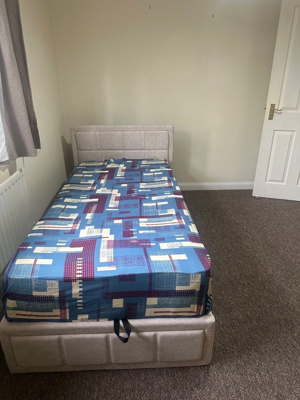 Flat Hazel Way in Reigate and Banstead