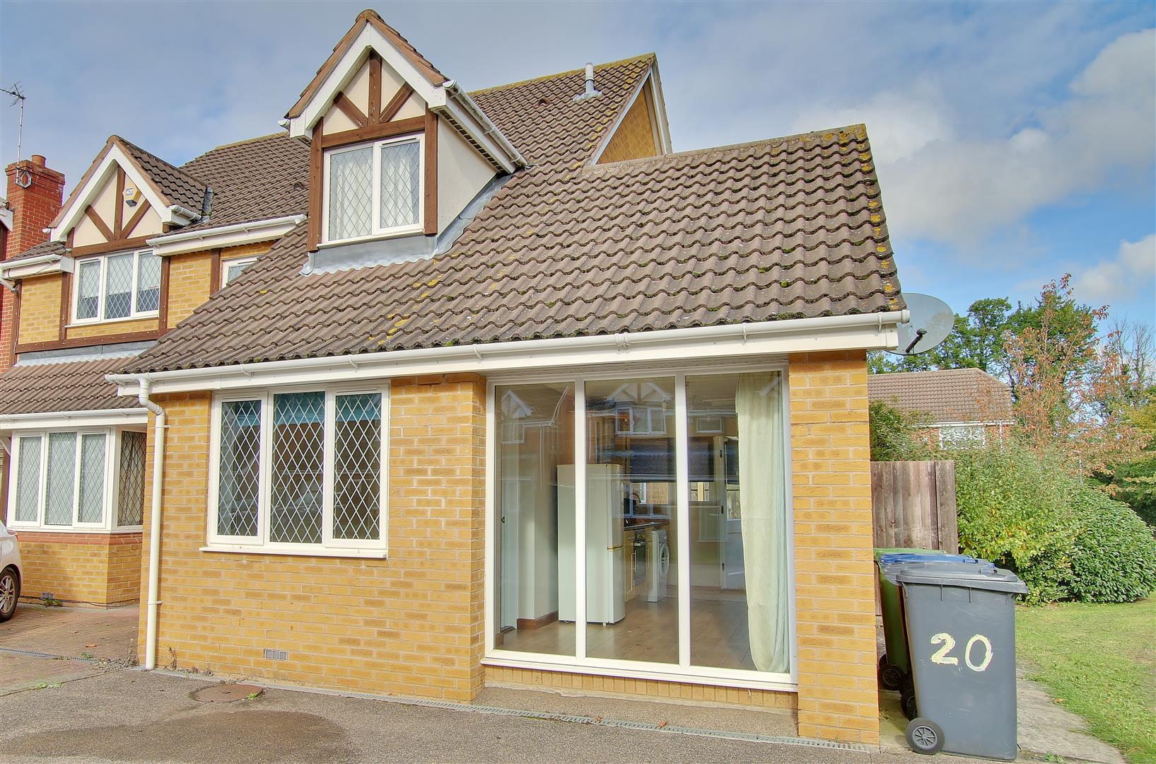Flat Russet Close in Huntingdonshire