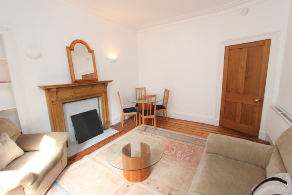 Flat Blackwood Crescent in City of Edinburgh