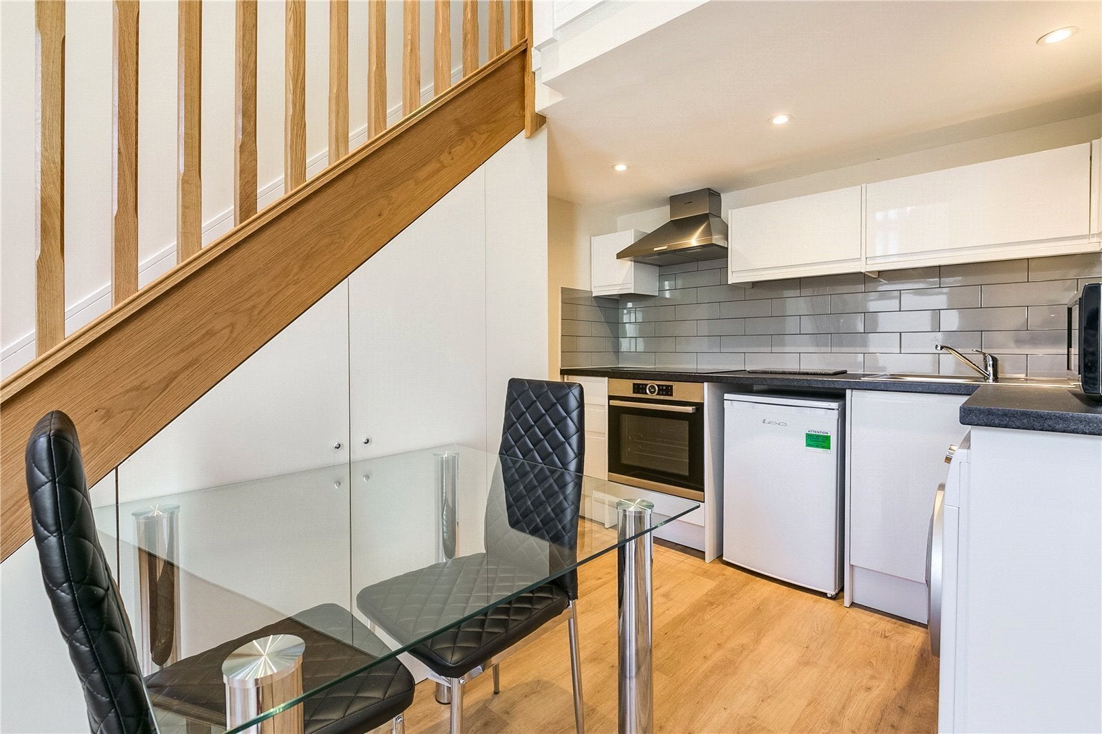 Flat Warwick Road in Greater London