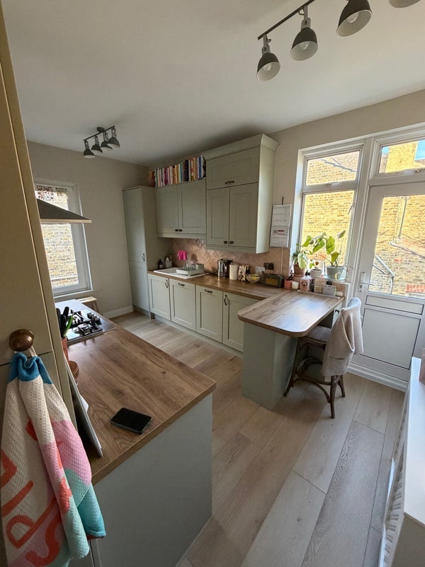 Room Netherfield Road in Greater London