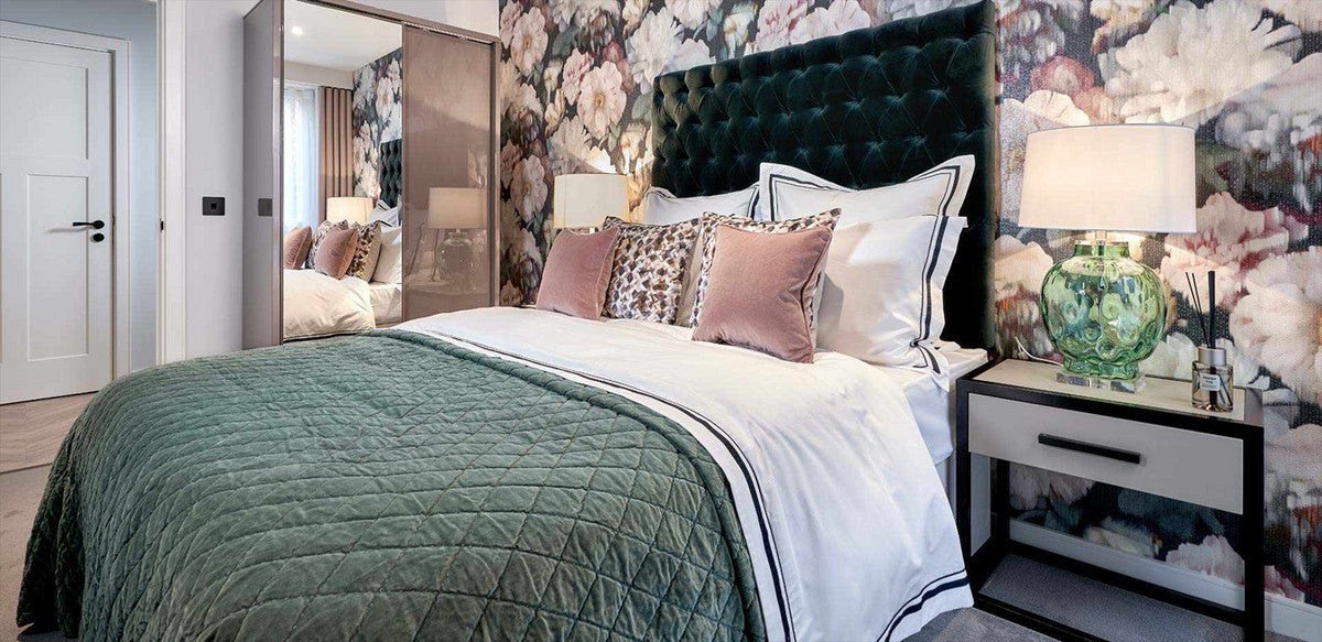 Flat Wheatfield Way in London