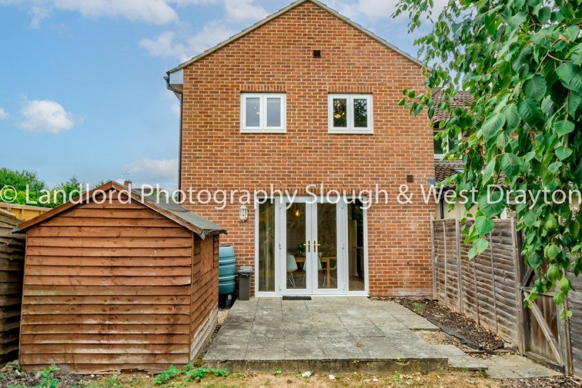 Room Broomfield in Guildford